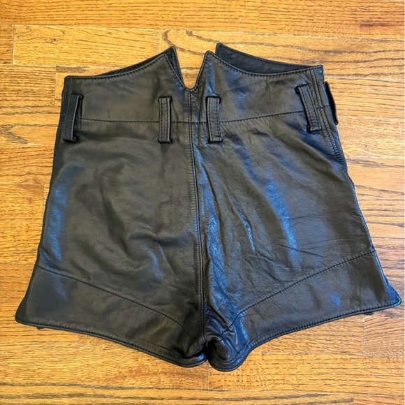 Pyrate-Style Rare Designer Black Leather Shorts German Sz 36 US Sz 6 - Picture 6 of 6
